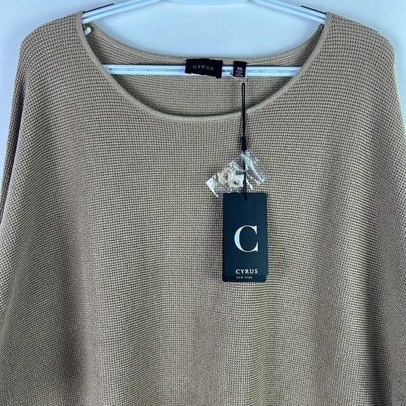 Cyrus bat-winged lightweight sweater - Picture 3 of 11